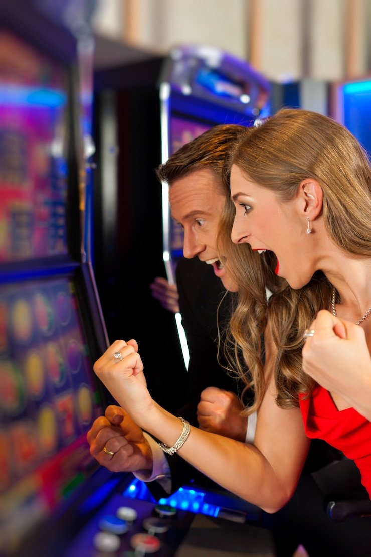 Antarmuka aplikasi nuansa slot menampilkan menu permainan dan pertandingan olahraga